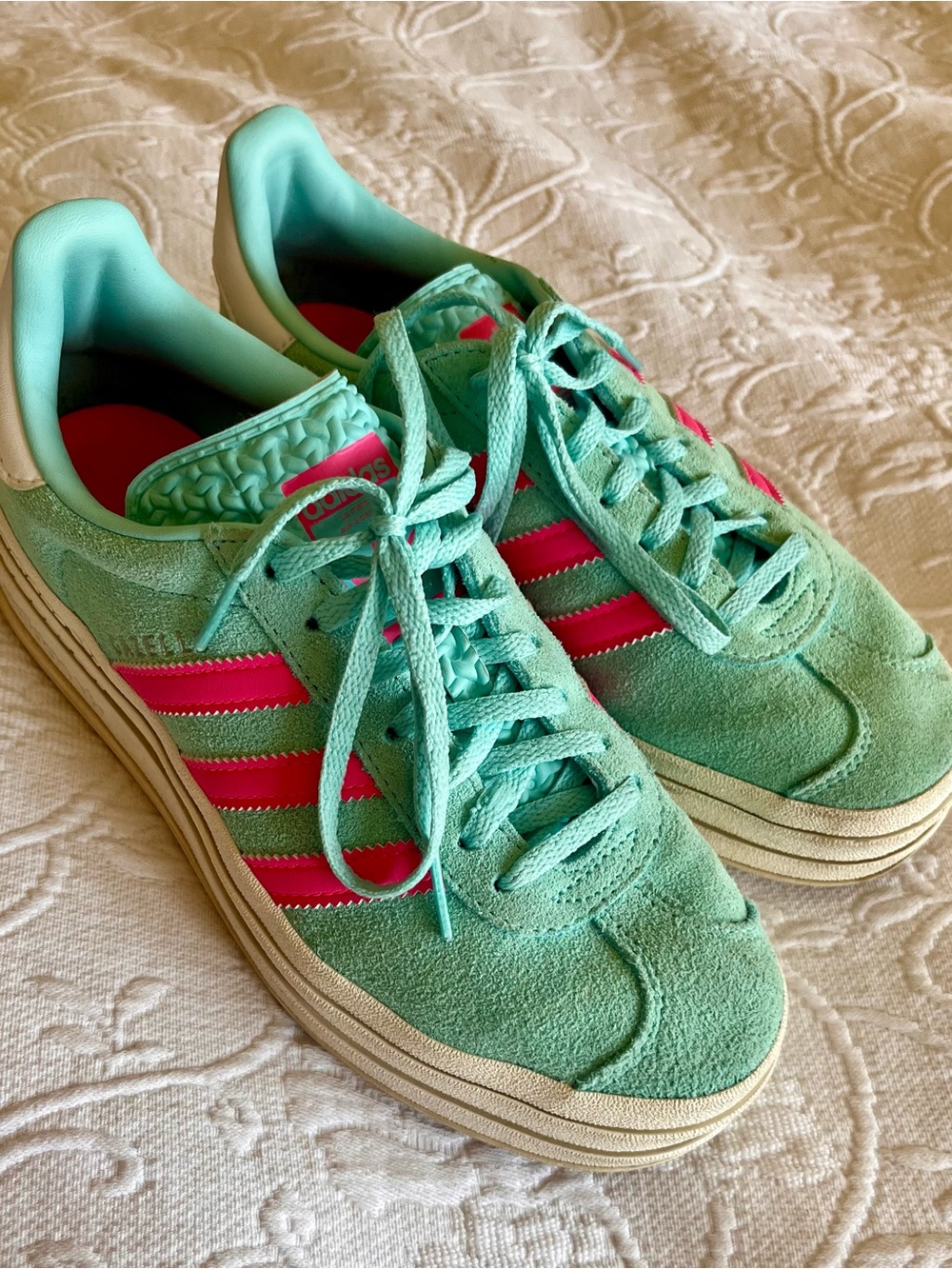 adidas turquoise Suede gazelle Sneakers with Pink Stripes size 7